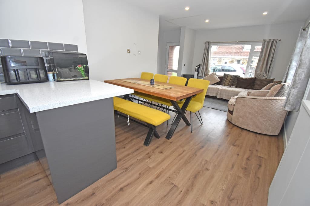 Avalon, Rue Des Francais, Castel