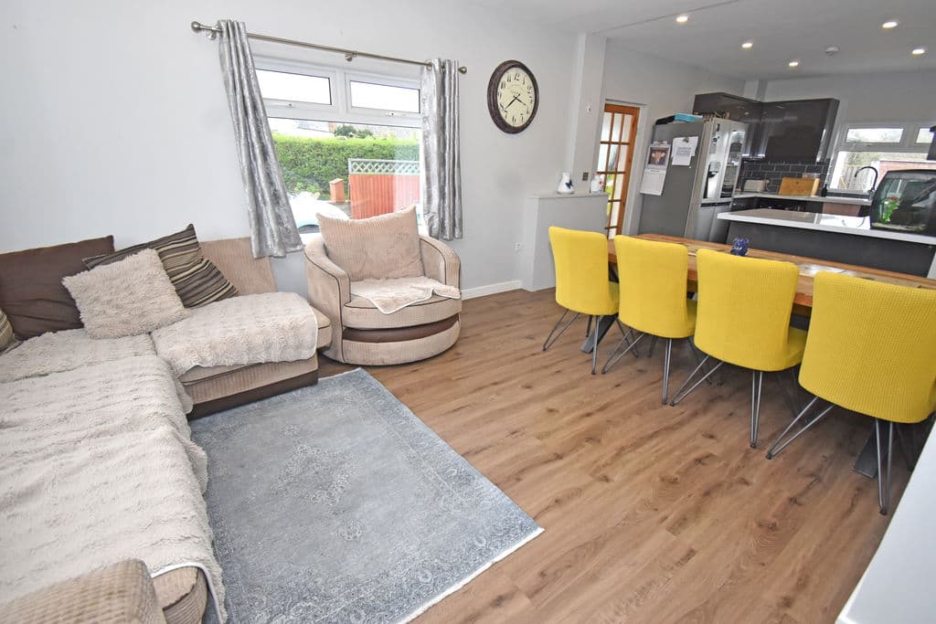 Avalon, Rue Des Francais, Castel